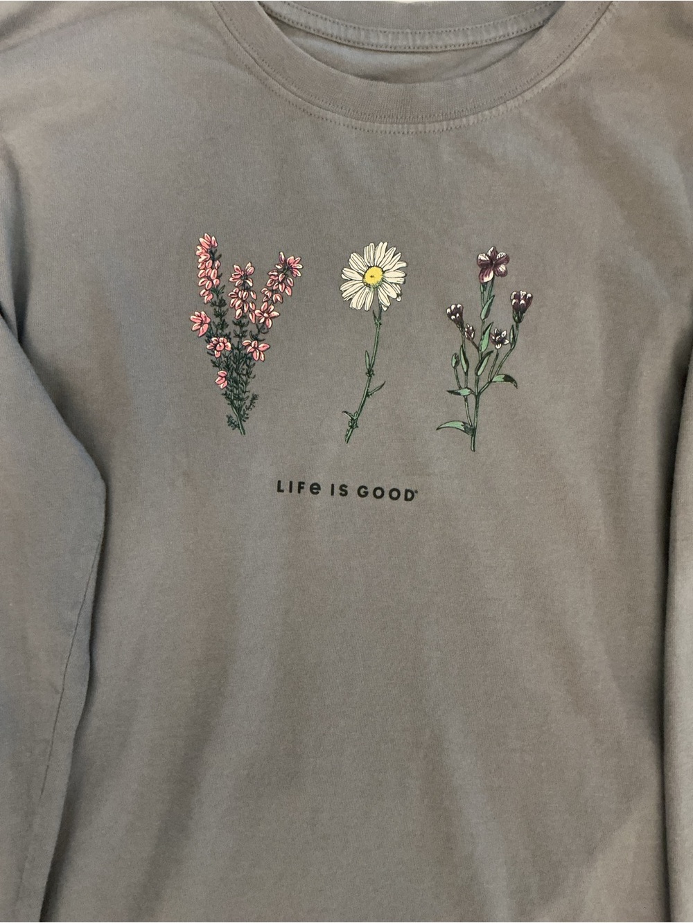 Life Is Good Women’s Large Graphic Tee Shirt Gray Floral Long-Sleeve